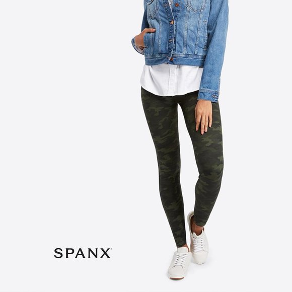 SPANX Pants - NWOT SPANX Look At Me Now Cropped Seamless Medium
